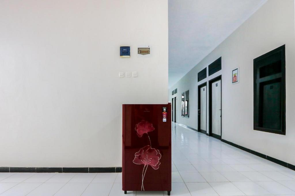 Hotel Oyo 3187 Kost Putri Bu Chris Jembel Exteriér fotografie
