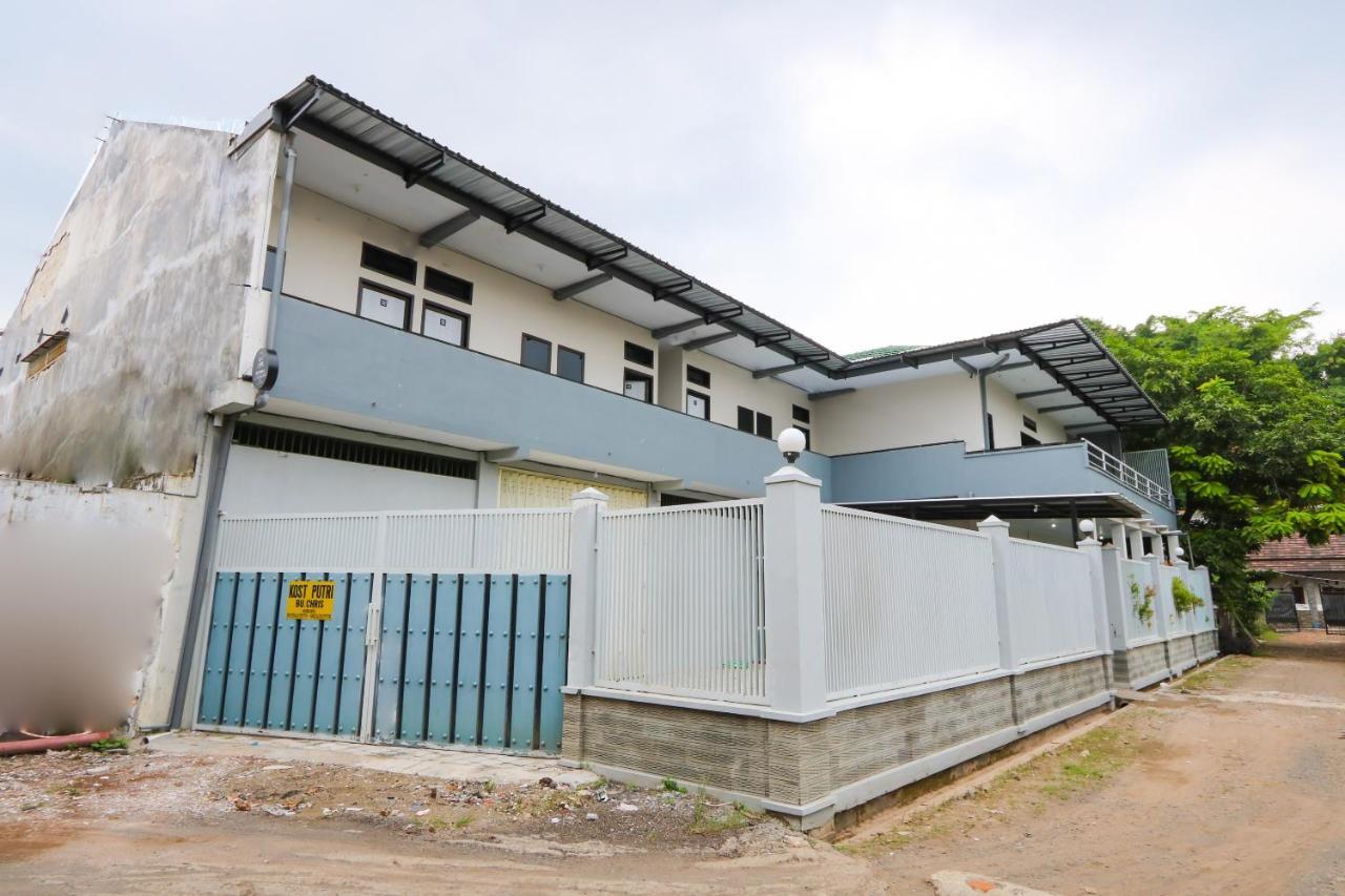 Hotel Oyo 3187 Kost Putri Bu Chris Jembel Exteriér fotografie